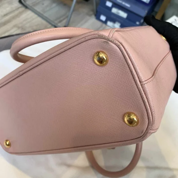 Prada Saffiano Tote - Picture 5 of 17